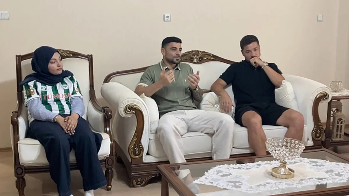 Konyaspor, kanser tedavisi gören 17 yaşındaki taraftarı unutmadı!