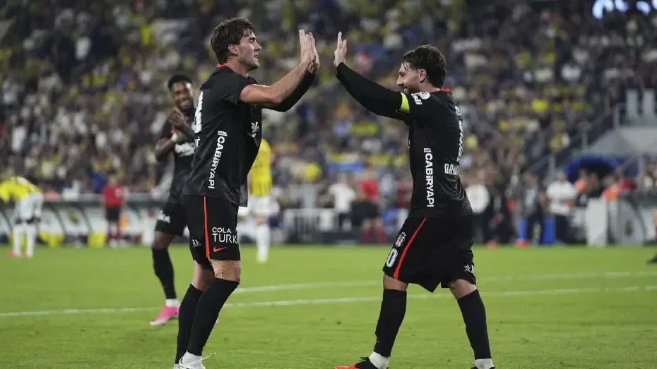 Vlahovic'den Orkun Kökçü'nün asisti sonrası Messi benzetmesi