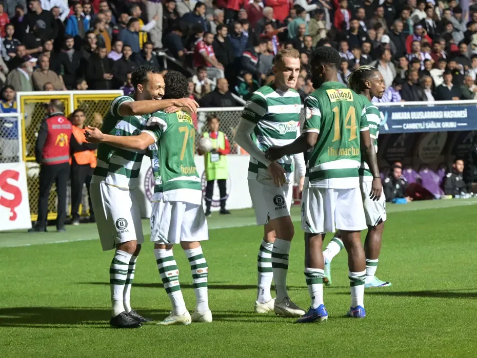 Iheanacho seriyi büyütüyor
