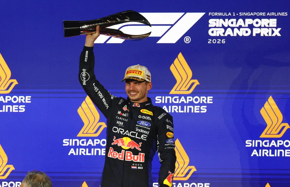 Verstappen Singapur'da podyumun zirvesine çıktı