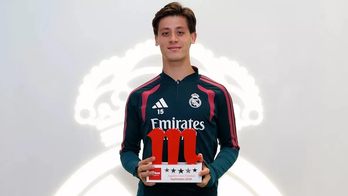 Real Madrid'in en iyisi Arda Güler! Milli futbolcu ödülünü aldı