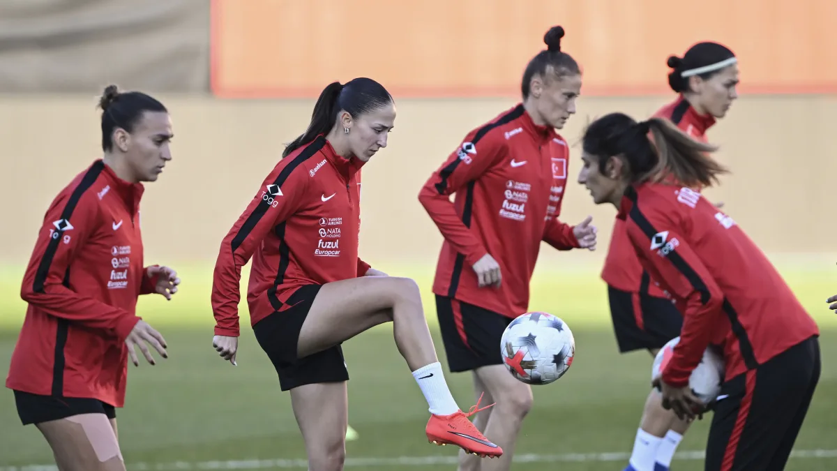 A Milli Kadın Futbol Takımı, Slovenya maçının hazırlıklarını tamamladı