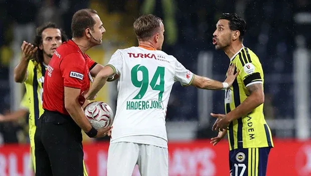 Galatasaray ve Fenerbahçe maçındaki hakem yönetimini Fırat Aydınus değerlendirdi!