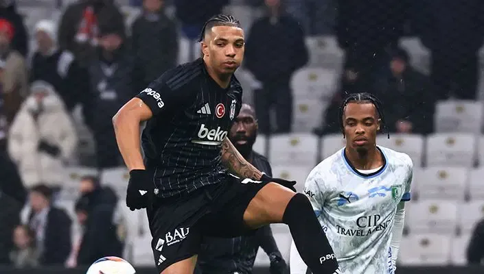 Cher Ndour'dan nefis gol: Kendi yarı sahasından attı