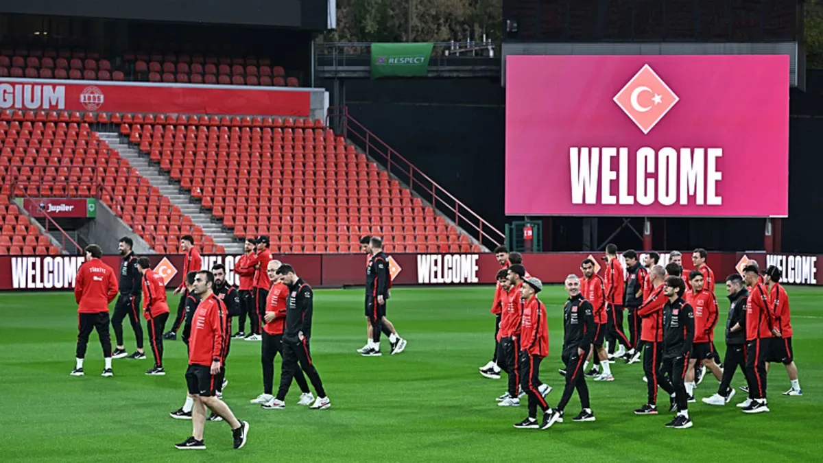 A Milli Futbol Takımı, Maurice Dufrasne Stadı'nda yürüyüş yaptı