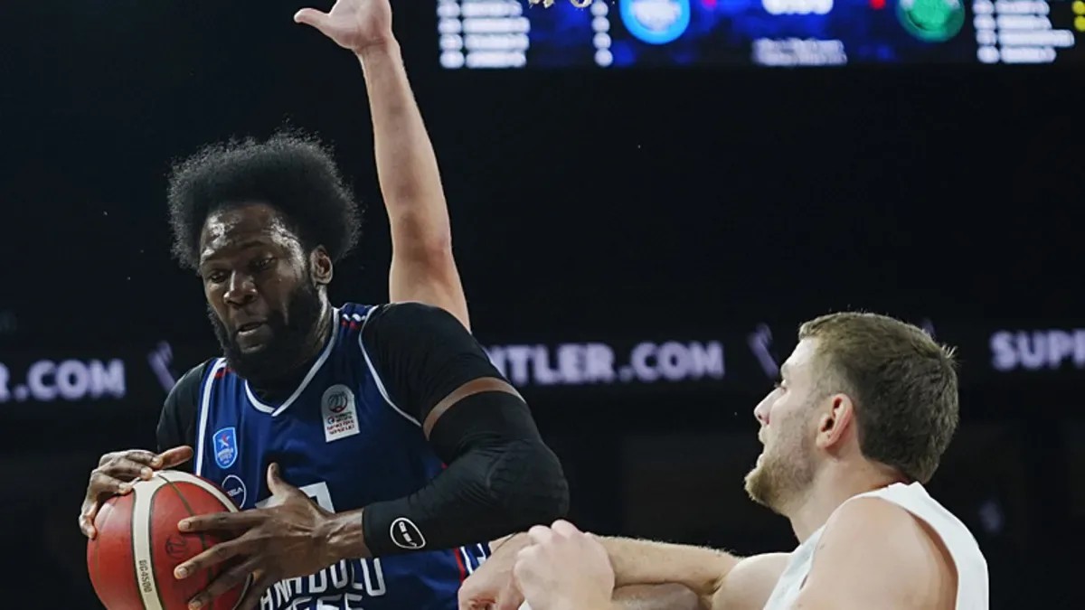 Anadolu Efes sahasında farklı kazandı!