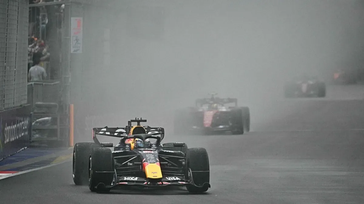 Singapur Grand Prix'sindeki sprint yarışını Max Verstappen kazandı