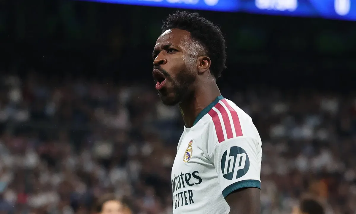 Real Madrid maçında ilginç an! Vinicius Jr sevinirken hem golü iptal edildi hem kırmızı kart gördü