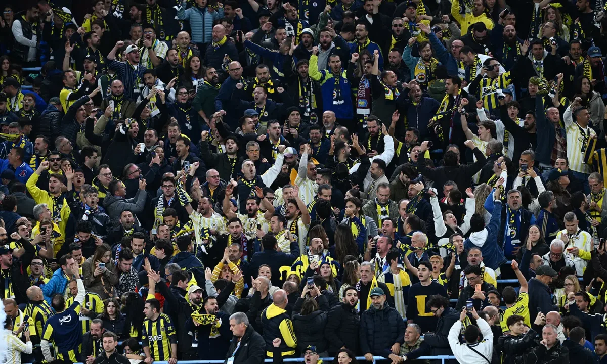 Londra'da istenmeyen olaylar! Türk taraftarlar gözaltına alındı
