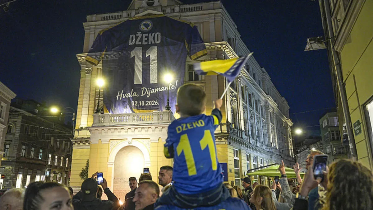 Bosna Hersek efsanesi Edin Dzeko, öğrencilere örnek oldu!