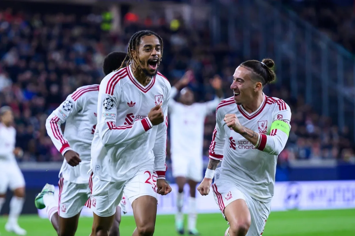 Şampiyonlar Ligi'nde 9 gollü çılgın maçta kazanan Liverpool! Yıldız futbolcu hat-trick yaptı