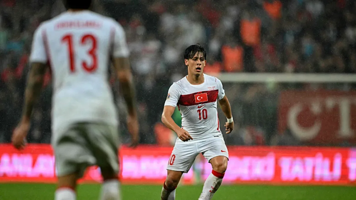 Arda Güler'den Belçika karşısında uzaklardan gol denemesi!