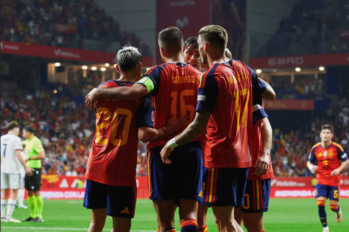 İspanya 4 gollü maçta liderliği aldı