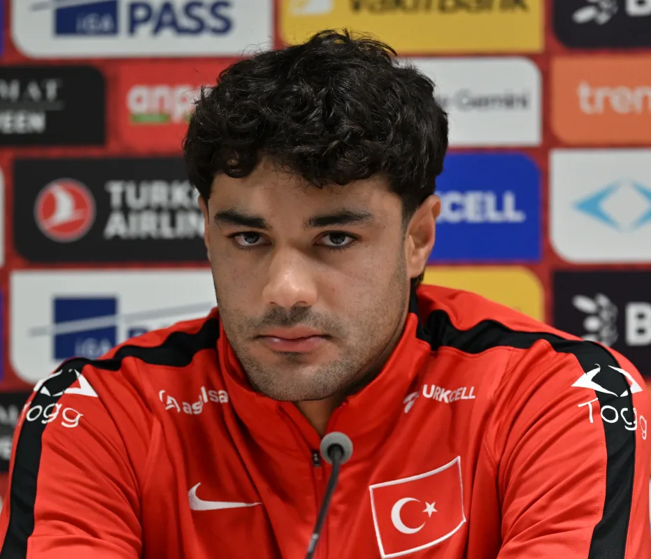 Ozan Kabak'tan birlik mesajı: "İşler kötü giderken de aynıyız"