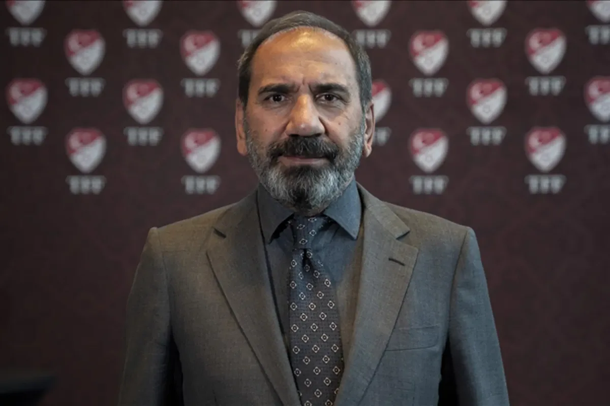İstifa eden Mecnun Otyakmaz'dan ayağının tozuyla flaş açıklama yaptı