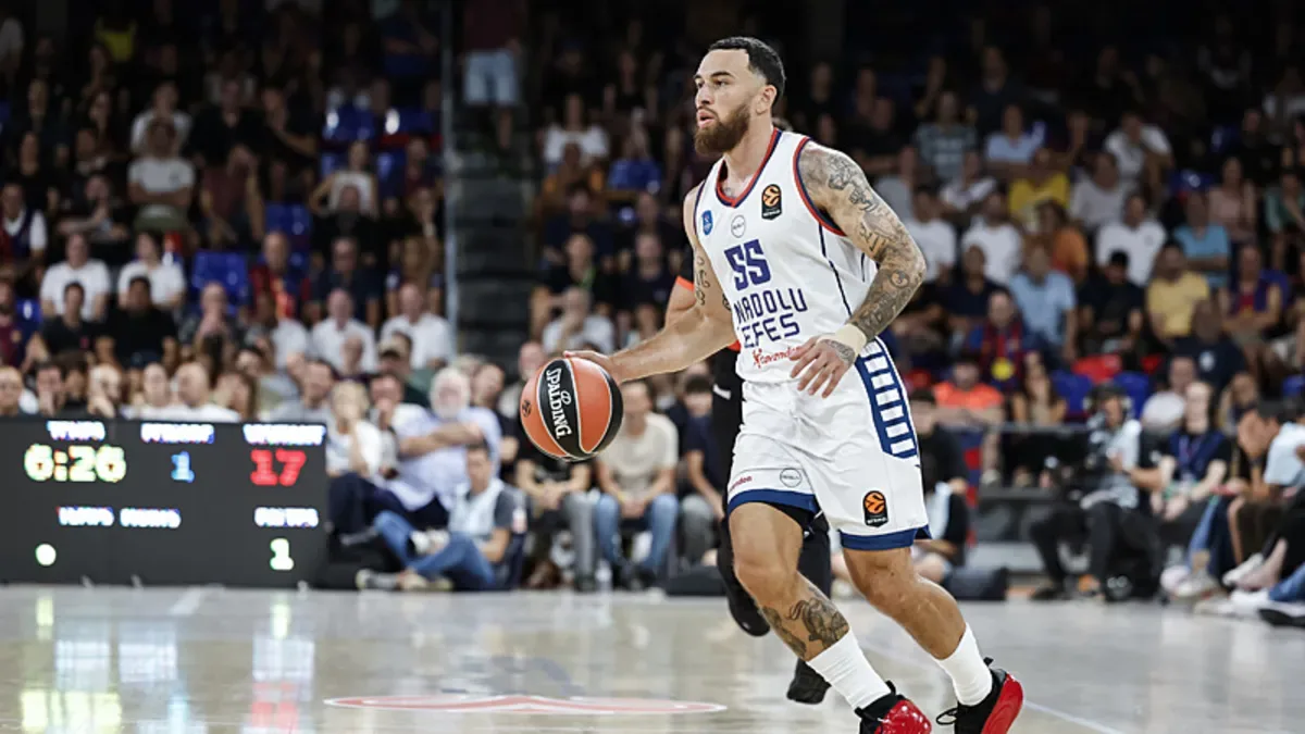Anadolu Efes’te Mike James depremi! Ameliyat oldu